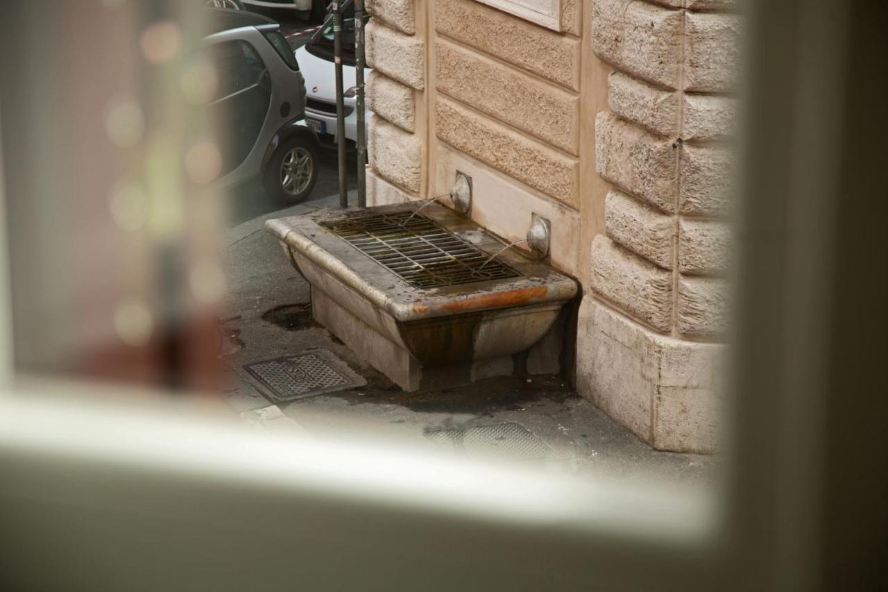 Repetita Juvant Roma Esterno foto