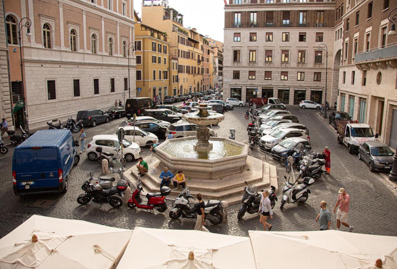 Repetita Juvant Roma Esterno foto